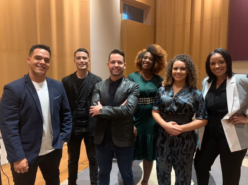 Pr. Lucas e Banda Universos estreiam parceria com a msica Gnesis.